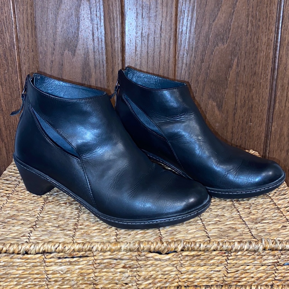 Dansko Women's Bonita Boot Black Burnished Nappa
